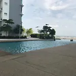 Tropez @Danga Bay Studio Apartment
